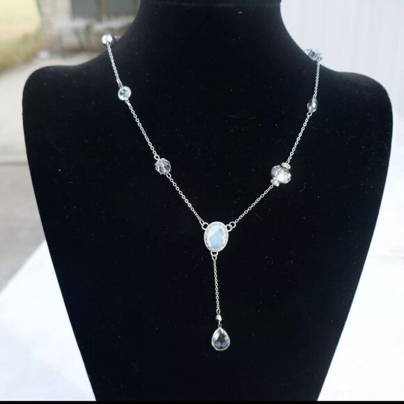 Ali Kahn New York Y-drop Necklace Opaque Clear Crystals Silvertone 18 inch - Picture 2 of 7